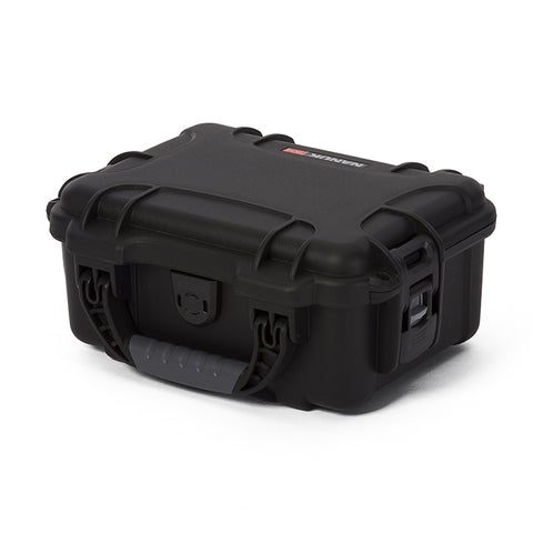 The NANUK 904 protective case comes with a soft grip and ergonomic handle to make it easy to transport.